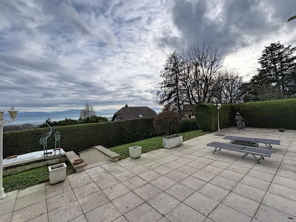 Villa Individuelle avec studio indépendant • Vue Lac &amp; Alpes • Jacuzzi pour des Instants d’Exception