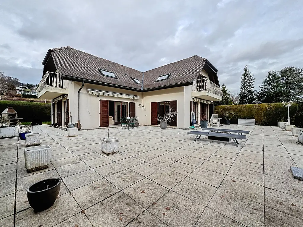 Villa Individuelle avec studio indépendant • Vue Lac &amp; Alpes • Jacuzzi pour des Instants d’Exception