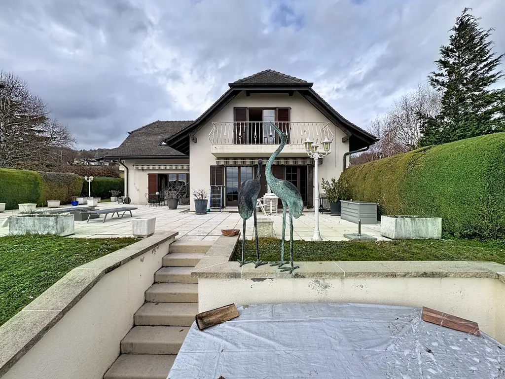 Villa Individuelle avec studio indépendant • Vue Lac &amp; Alpes • Jacuzzi pour des Instants d’Exception