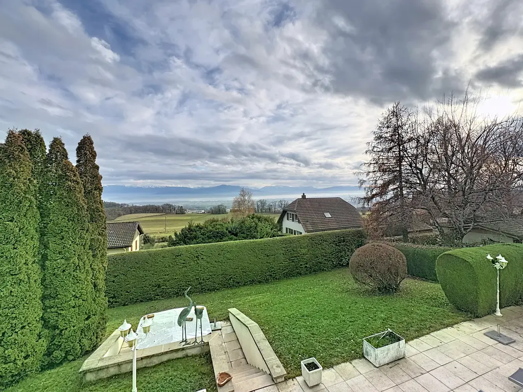 Villa Individuelle avec studio indépendant • Vue Lac &amp; Alpes • Jacuzzi pour des Instants d’Exception