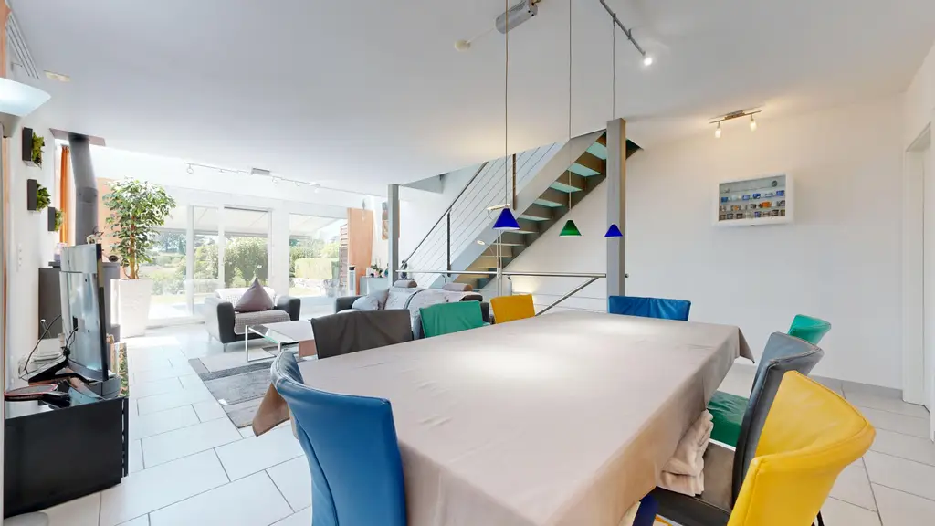 Maison de 5,5 pièces avec vue dégagée sur le lac et les montagnes