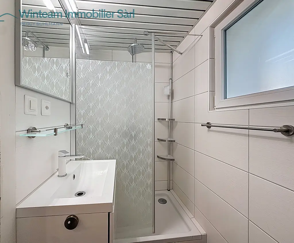 Nouveau sur le marché: 3,5 p rénové au charme unique, véranda et jardin exclusif &#8211; à Givisiez