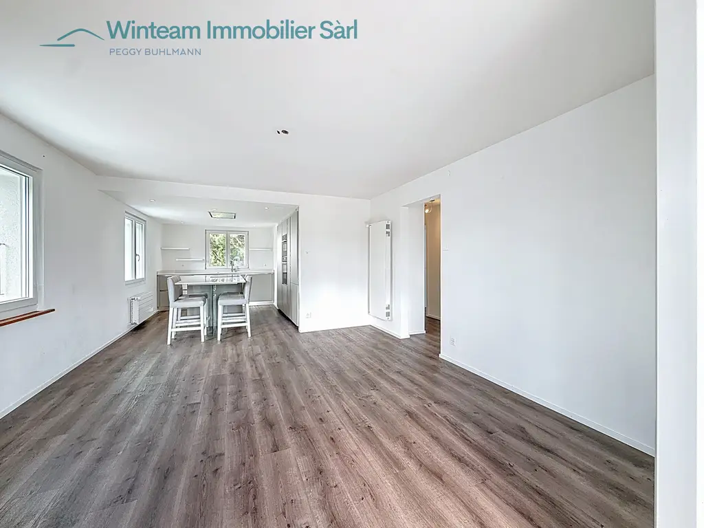 Nouveau sur le marché: 3,5 p rénové au charme unique, véranda et jardin exclusif &#8211; à Givisiez