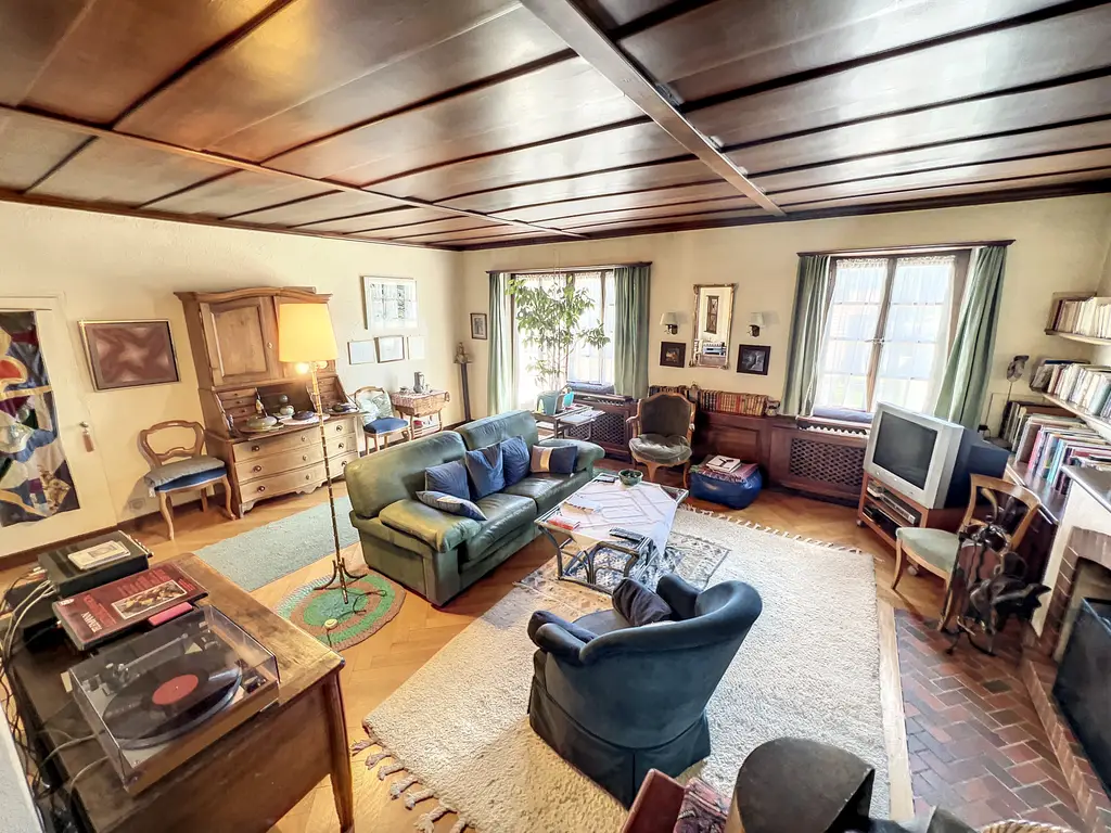 Spacieux appartement de 5,5 pièces au cœur de Sainte-Croix – 175 m² habitables