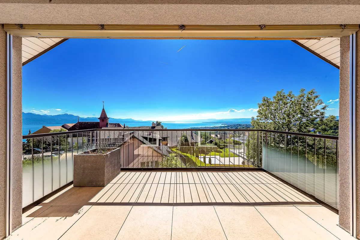 Attique avec calme et vue splendide à Belmont-sur-Lausanne