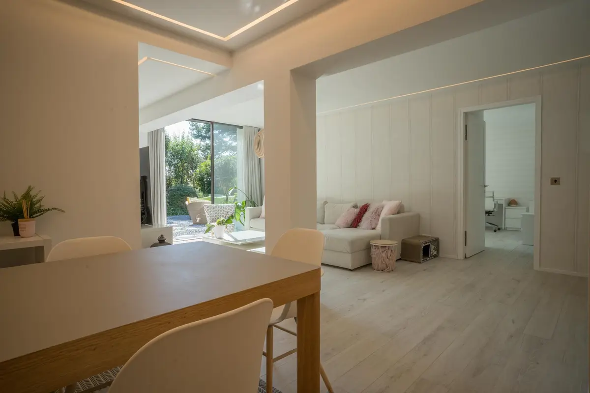 The Townhouse, triplex avec jardin et piscine avec vue lac 
