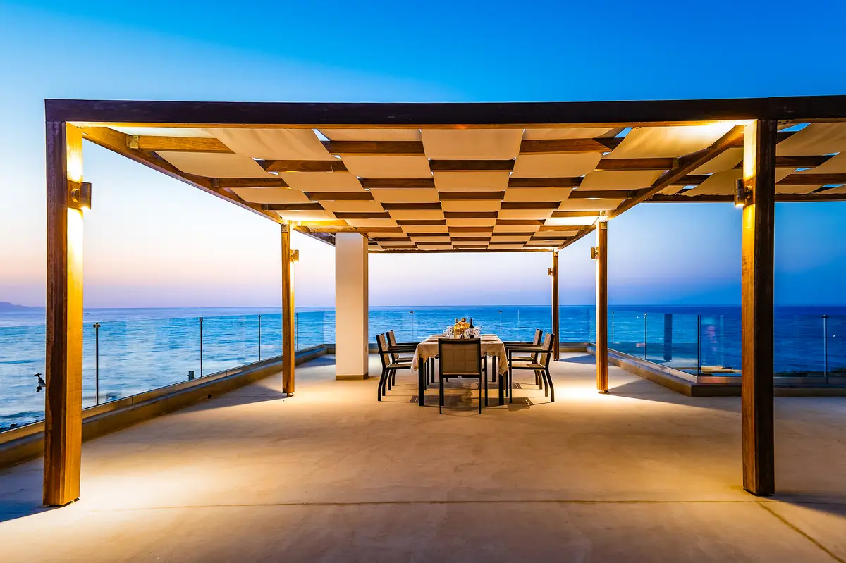 Luxury Seafront Villa. Ideal for Groups, Families, Friends, Workshops