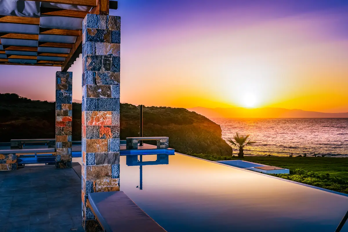 Luxury Seafront Villa. Ideal for Groups, Families, Friends, Workshops