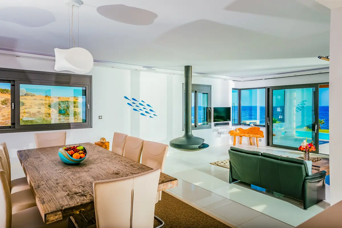 Luxury Seafront Villa. Ideal for Groups, Families, Friends, Workshops