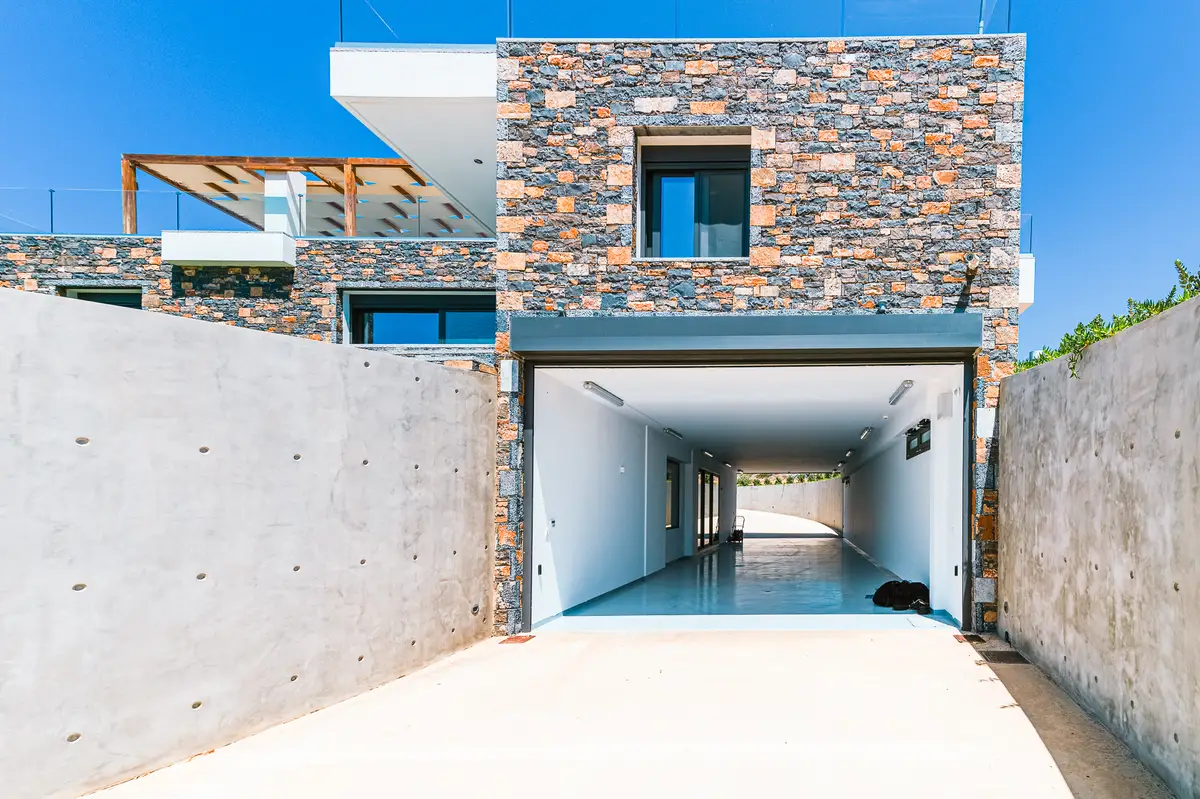 Luxury Seafront Villa. Ideal for Groups, Families, Friends, Workshops