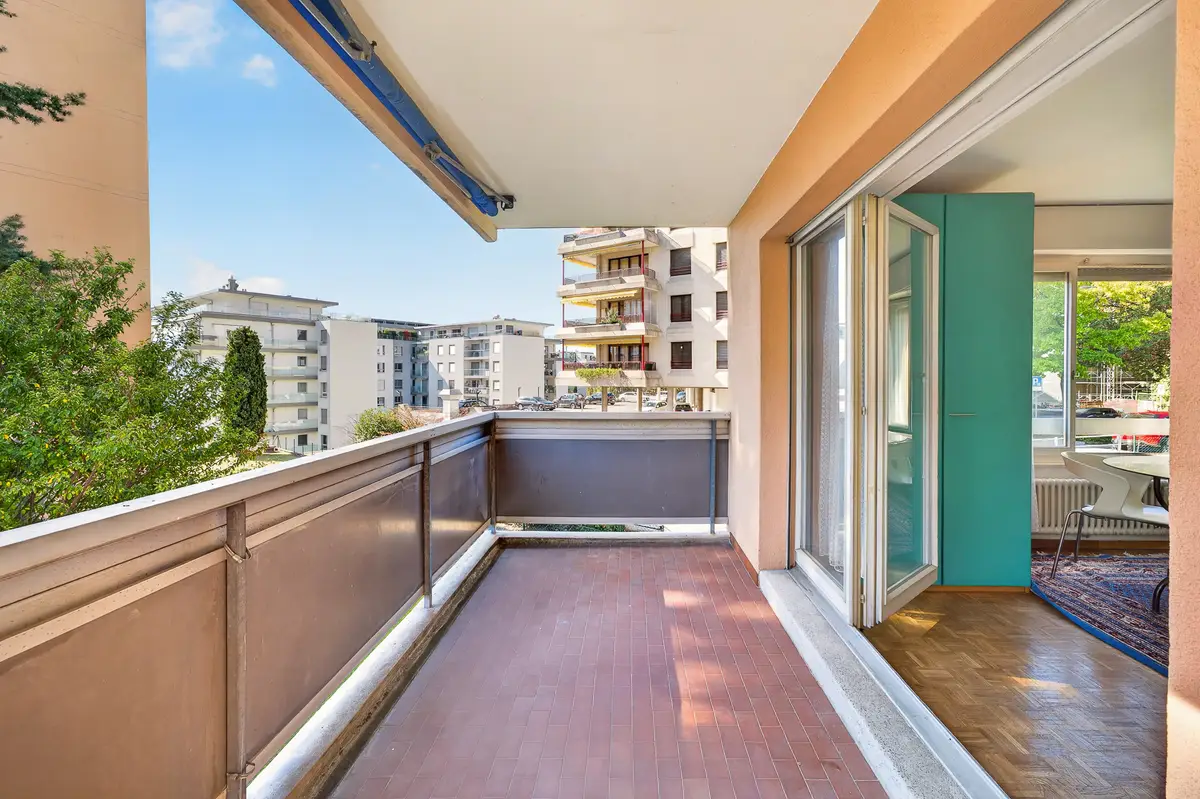 Studio avec grand balcon à deux pas du lac