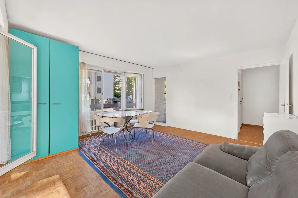 Studio avec grand balcon à deux pas du lac