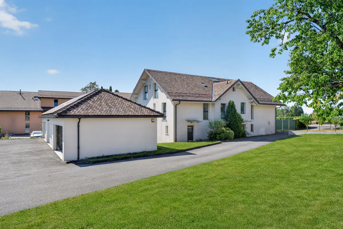Appartement en duplex avec jardin et grand disponible, à 15 minutes de Lausanne