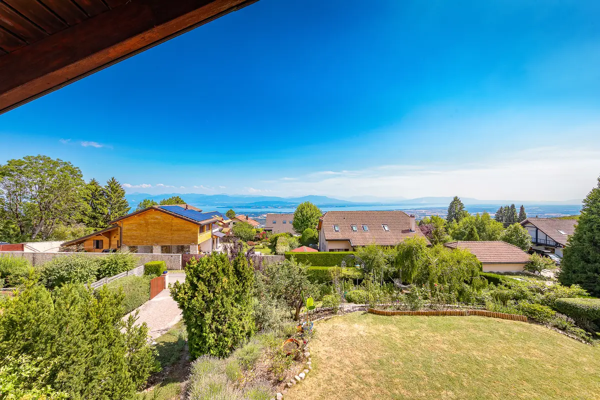 Jolie Maison à Arzier-Le Muids avec échappées sur le lac!