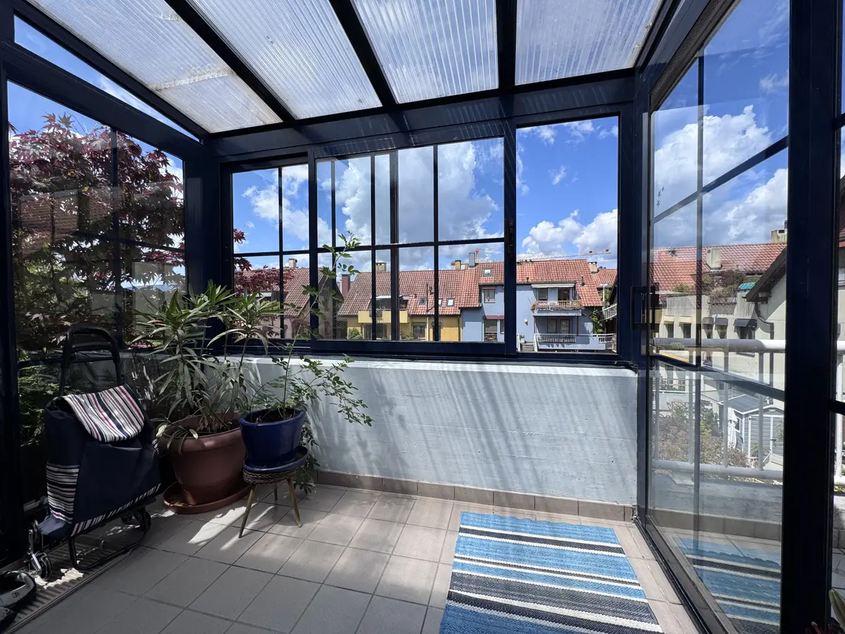 Yverdon - Attique en duplex de 5,5 pièces avec grande terrasse et véranda d'hiver 