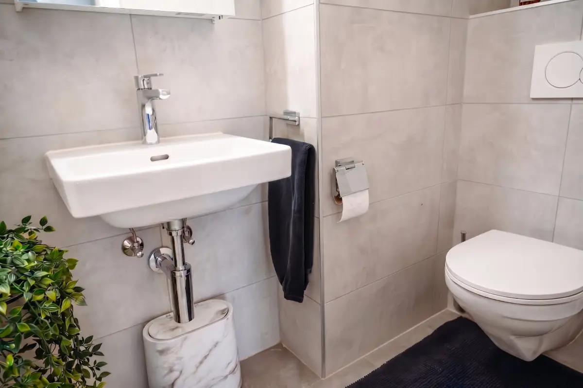 Rare ! Triplex en attique rénové de 6 pces, proche centre
