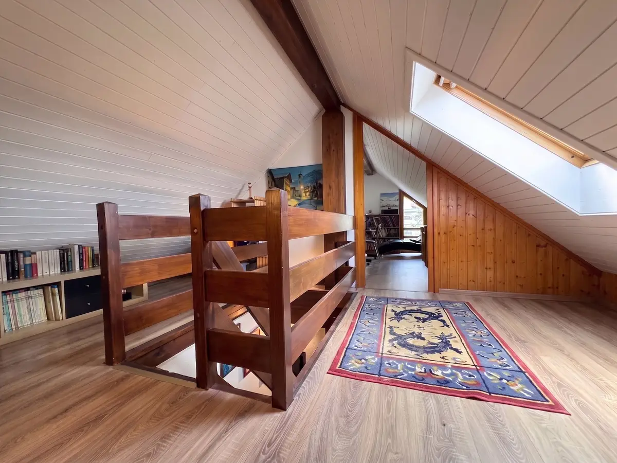 Yverdon - Attique en duplex de 5,5 pièces avec grande terrasse et véranda d'hiver 