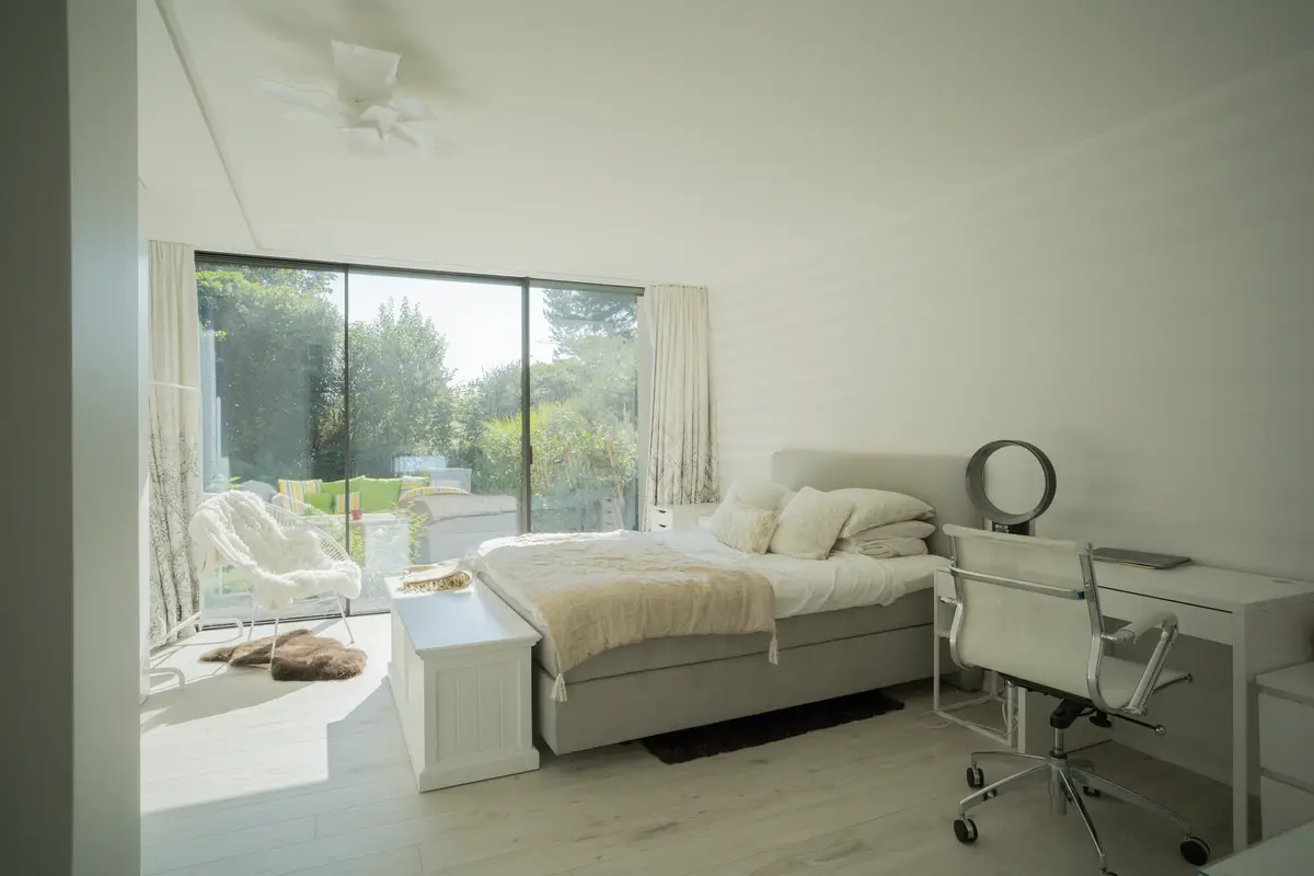 The Townhouse, triplex avec jardin et piscine avec vue lac 
