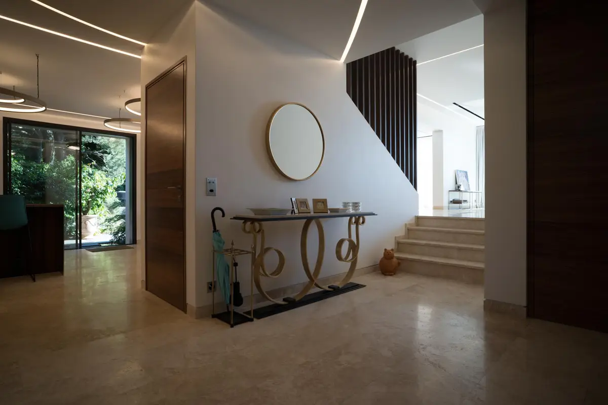 The Townhouse, triplex avec jardin et piscine avec vue lac 