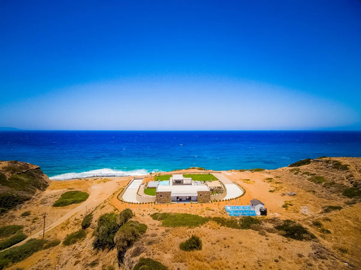 Luxury Seafront Villa. Ideal for Groups, Families, Friends, Workshops