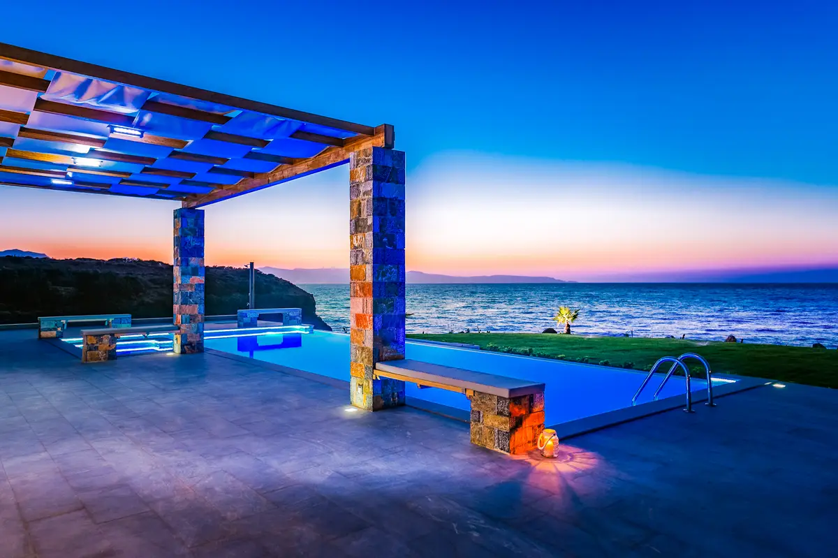 Luxury Seafront Villa. Ideal for Groups, Families, Friends, Workshops
