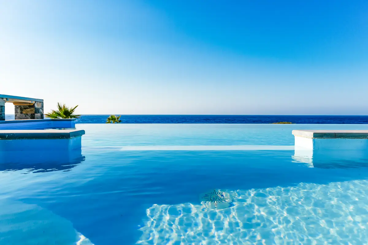 Luxury Seafront Villa. Ideal for Groups, Families, Friends, Workshops