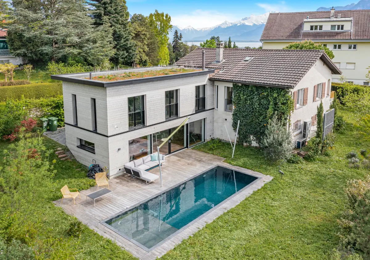 Villa individuelle avec magnifique piscine dans quartier résidentiel
