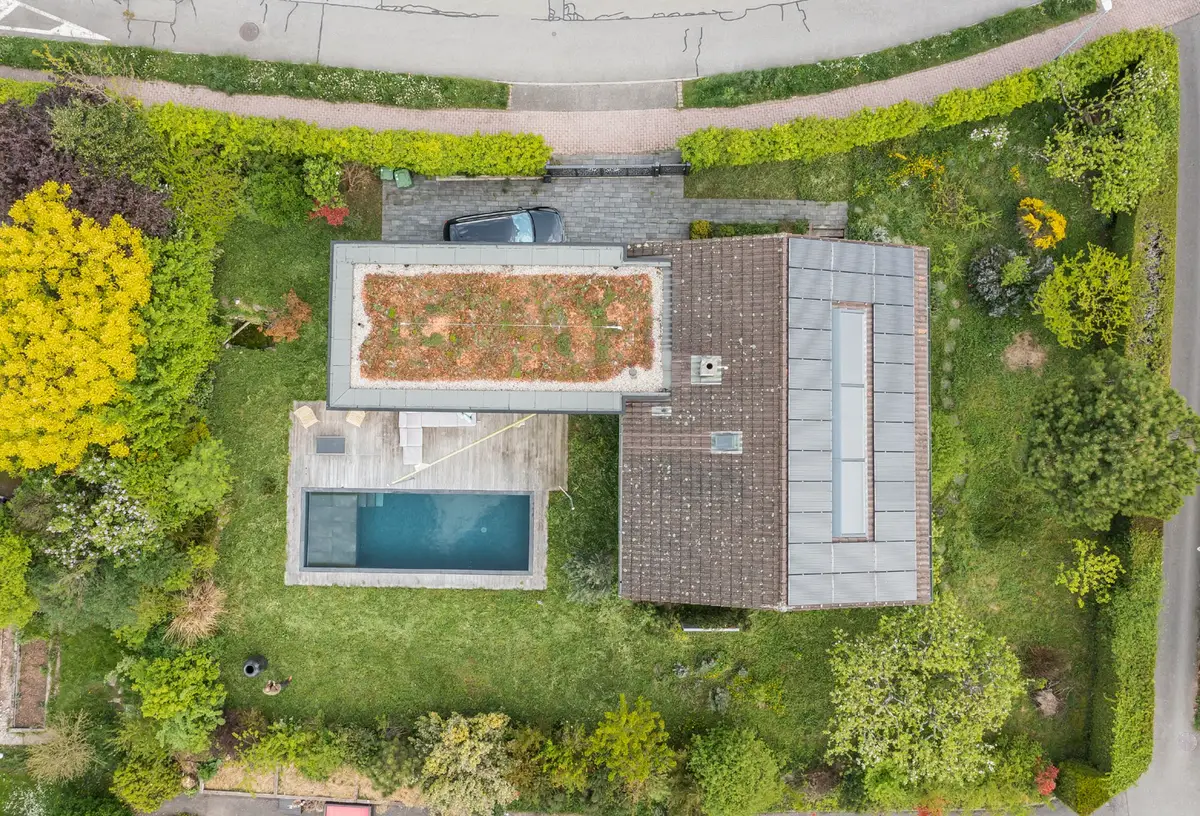 Villa individuelle avec magnifique piscine dans quartier résidentiel