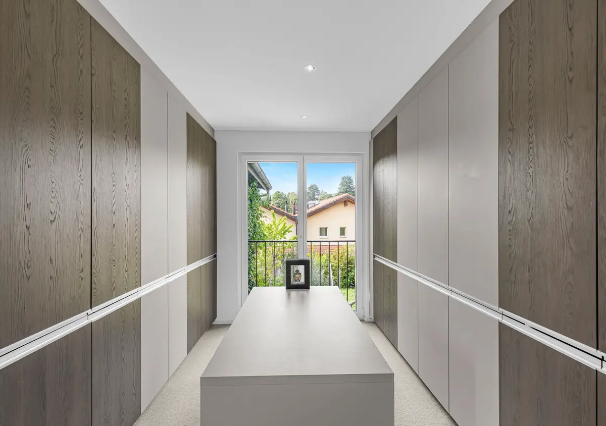 Villa individuelle avec magnifique piscine dans quartier résidentiel