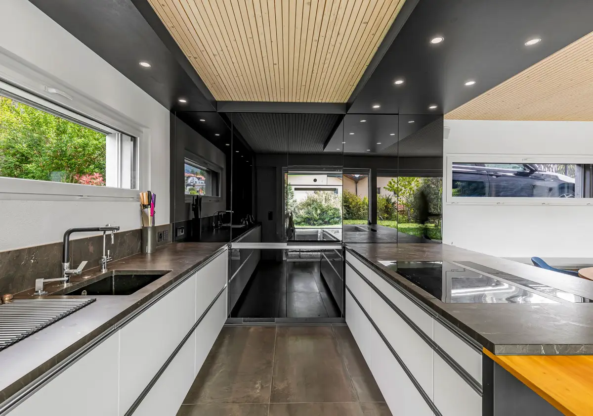 Villa individuelle avec magnifique piscine dans quartier résidentiel