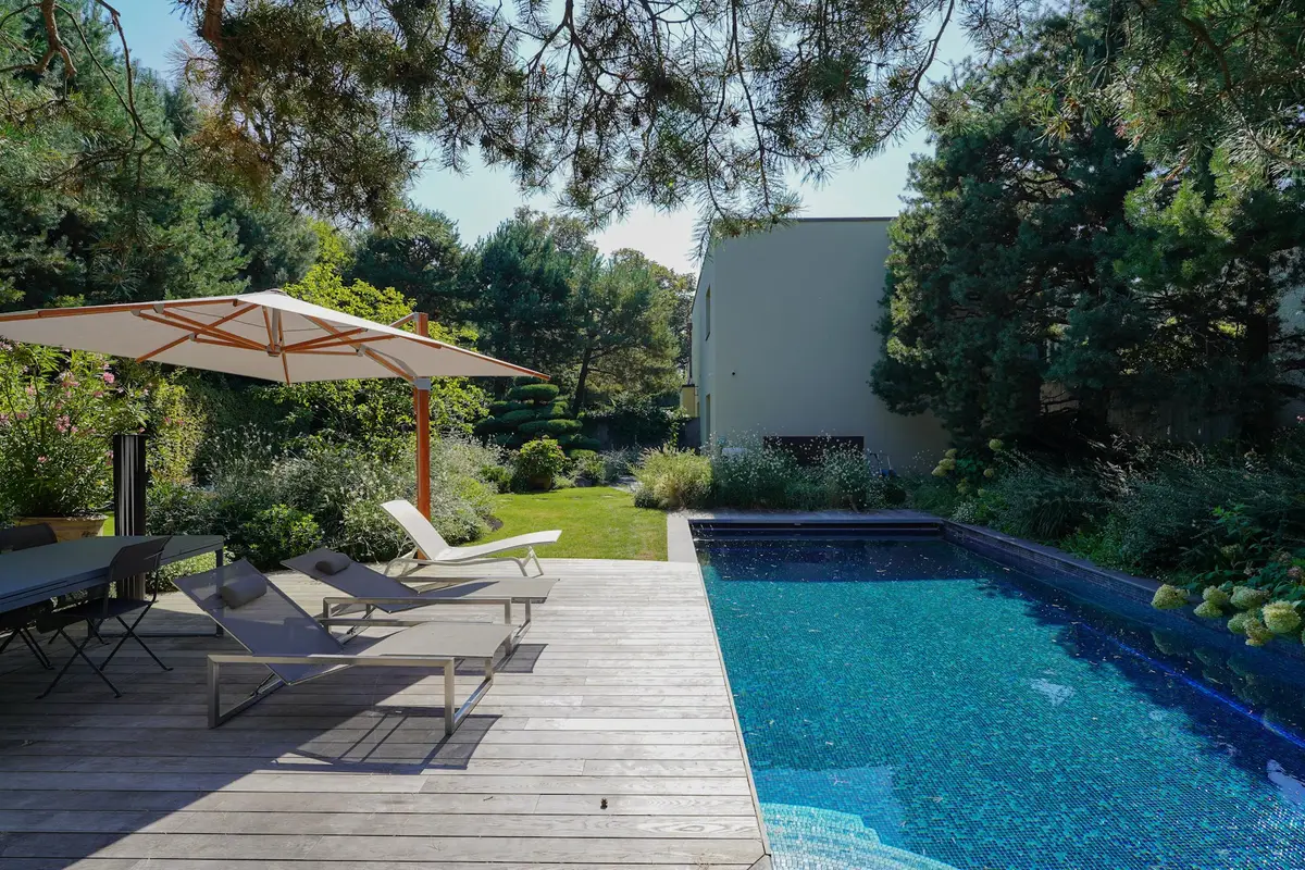 The Townhouse, triplex avec jardin et piscine avec vue lac 