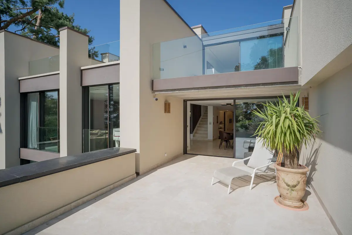 The Townhouse, triplex avec jardin et piscine avec vue lac 
