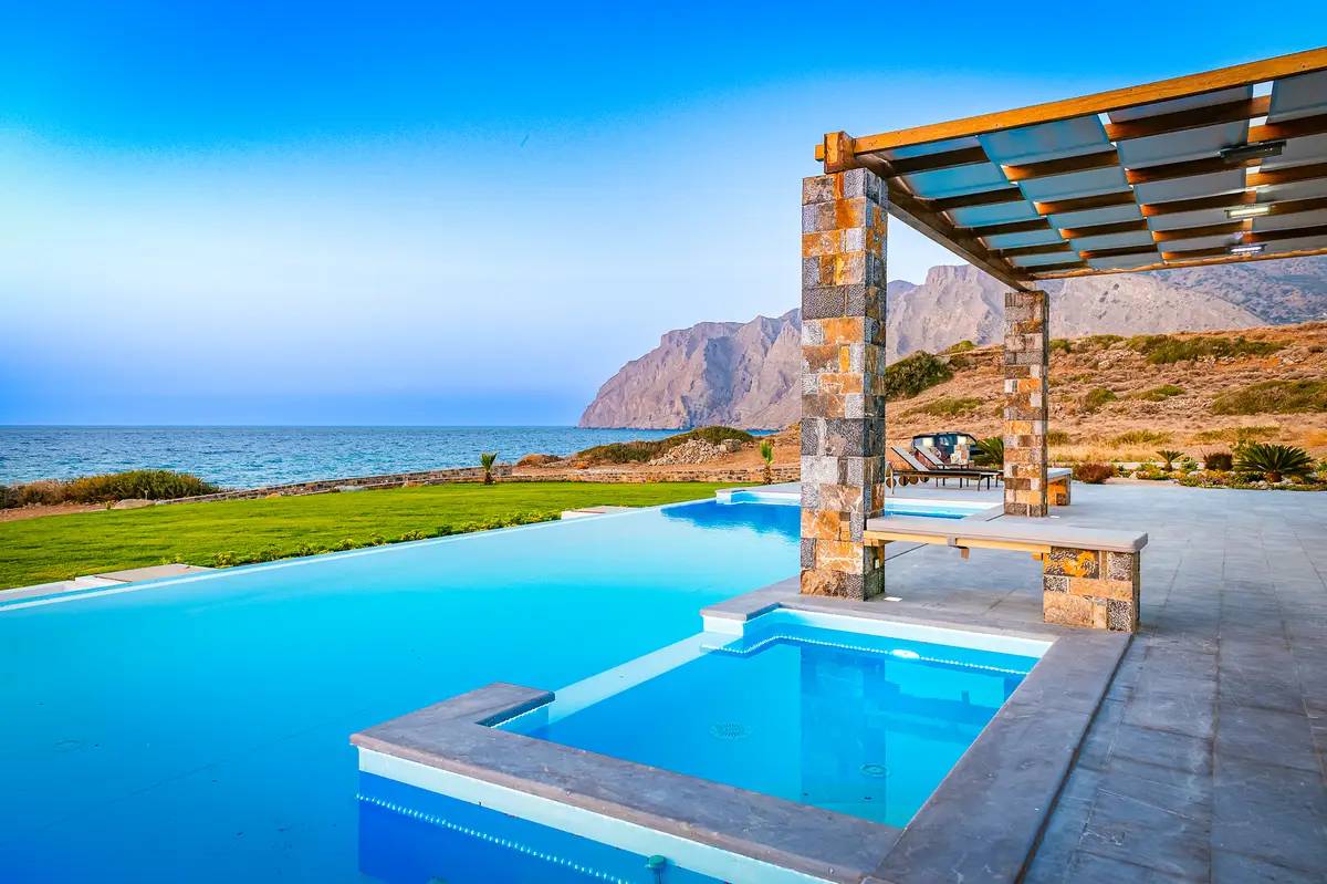 Luxury Seafront Villa. Ideal for Groups, Families, Friends, Workshops