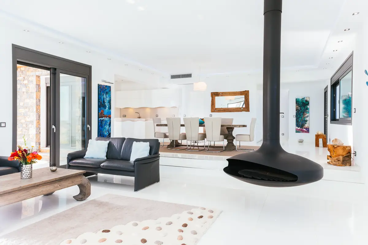Luxury Seafront Villa. Ideal for Groups, Families, Friends, Workshops