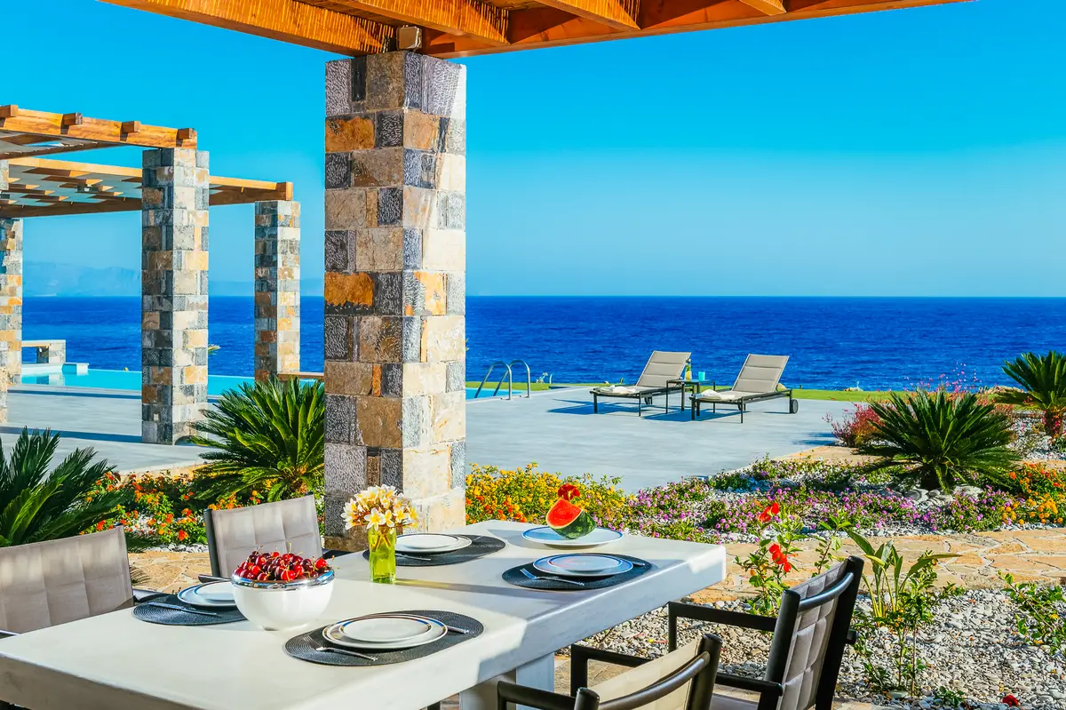 Luxury Seafront Villa. Ideal for Groups, Families, Friends, Workshops