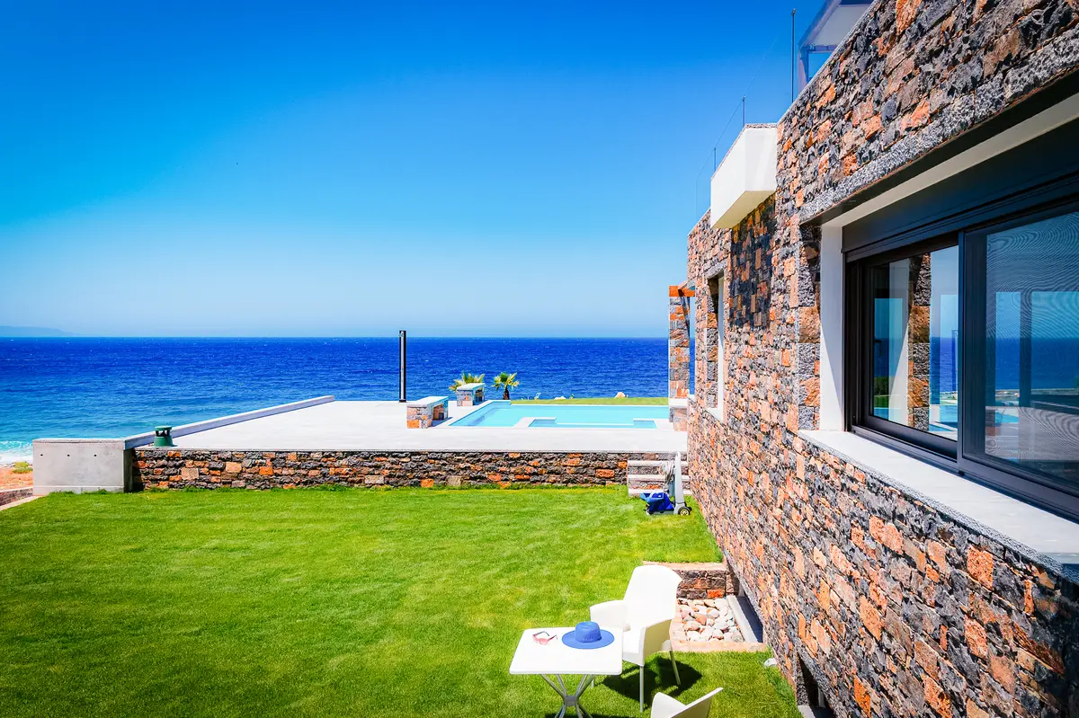 Luxury Seafront Villa. Ideal for Groups, Families, Friends, Workshops
