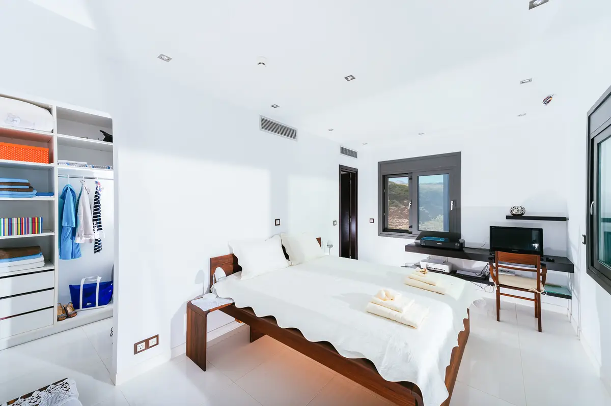 Luxury Seafront Villa. Ideal for Groups, Families, Friends, Workshops