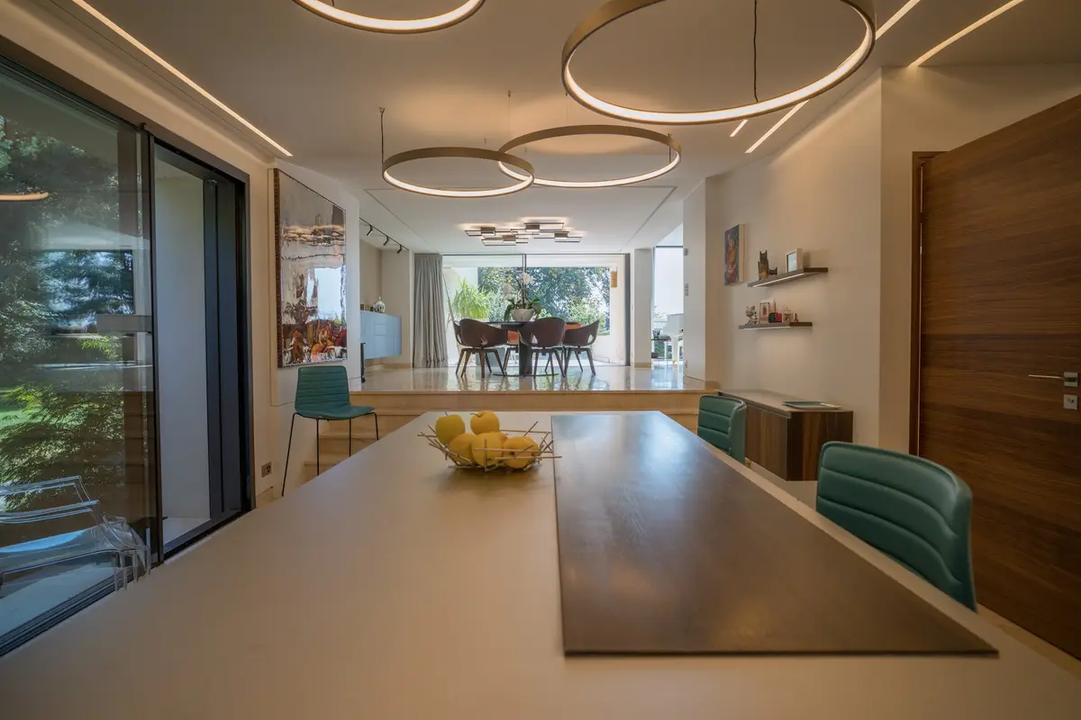 The Townhouse, triplex avec jardin et piscine avec vue lac 