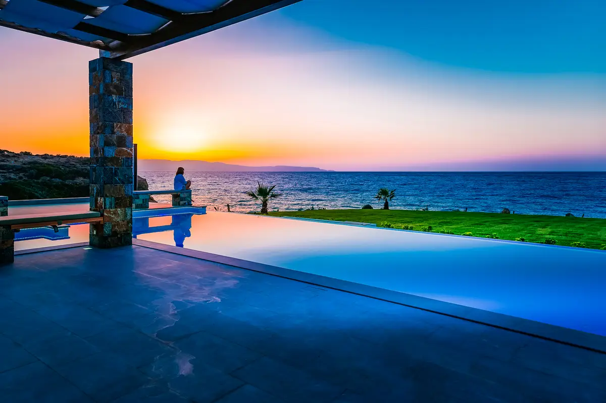 Luxury Seafront Villa. Ideal for Groups, Families, Friends, Workshops
