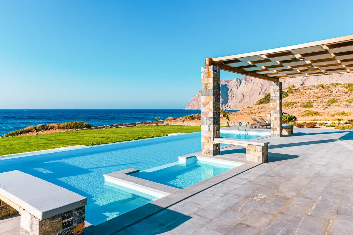 Luxury Seafront Villa. Ideal for Groups, Families, Friends, Workshops