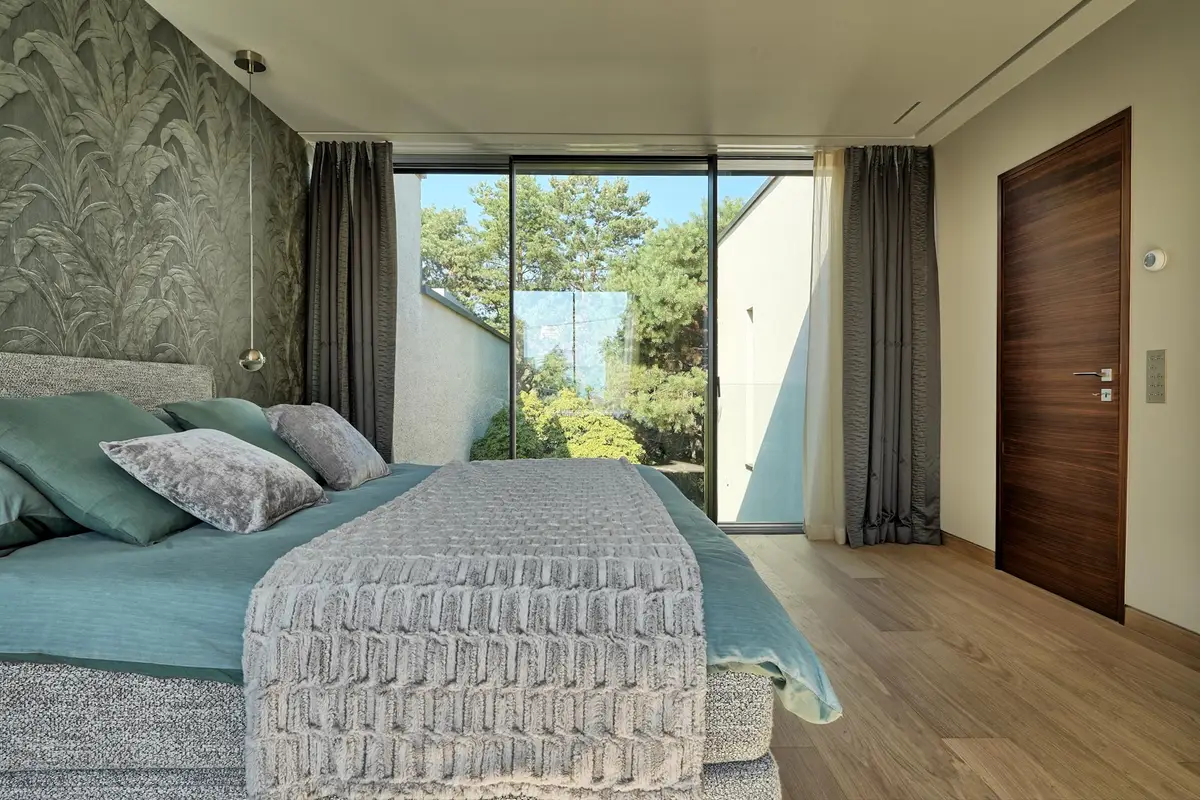 The Townhouse, triplex avec jardin et piscine avec vue lac 