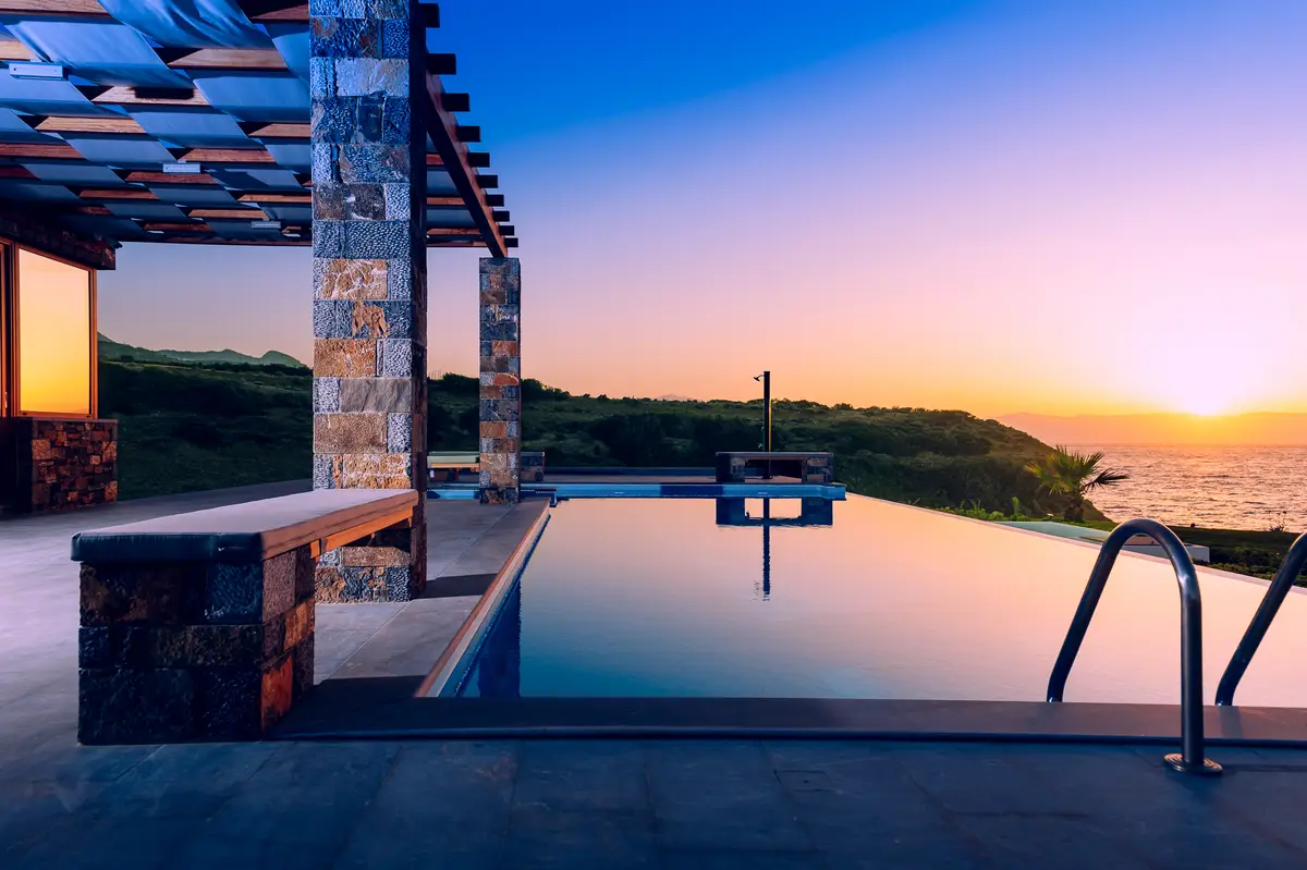 Luxury Seafront Villa. Ideal for Groups, Families, Friends, Workshops