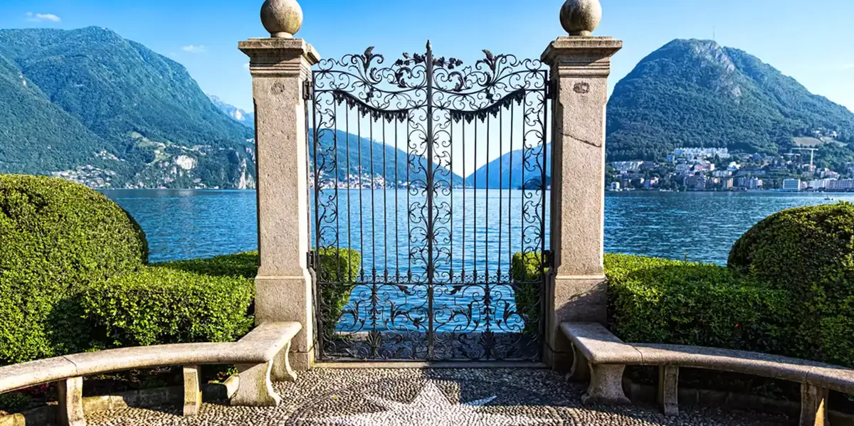 Huge and Amazing 5 Stars Hotel Lake front