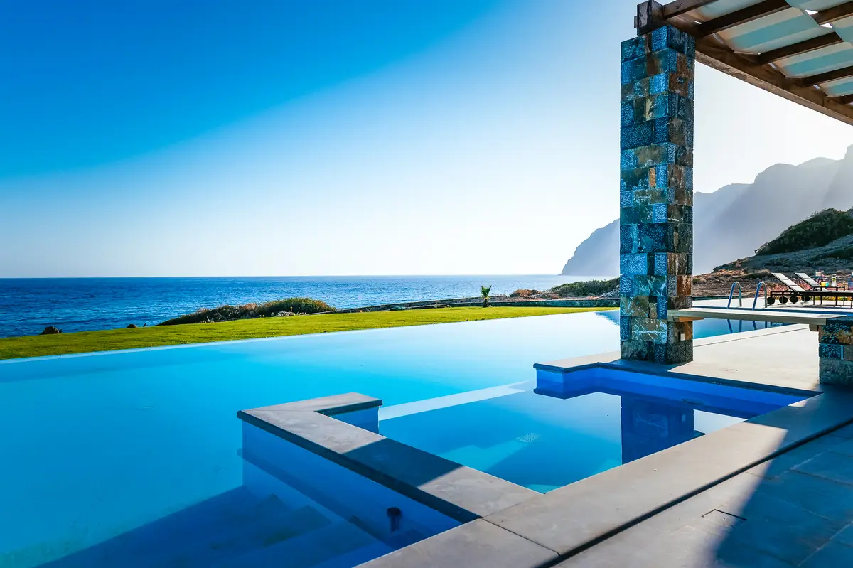 Luxury Seafront Villa. Ideal for Groups, Families, Friends, Workshops
