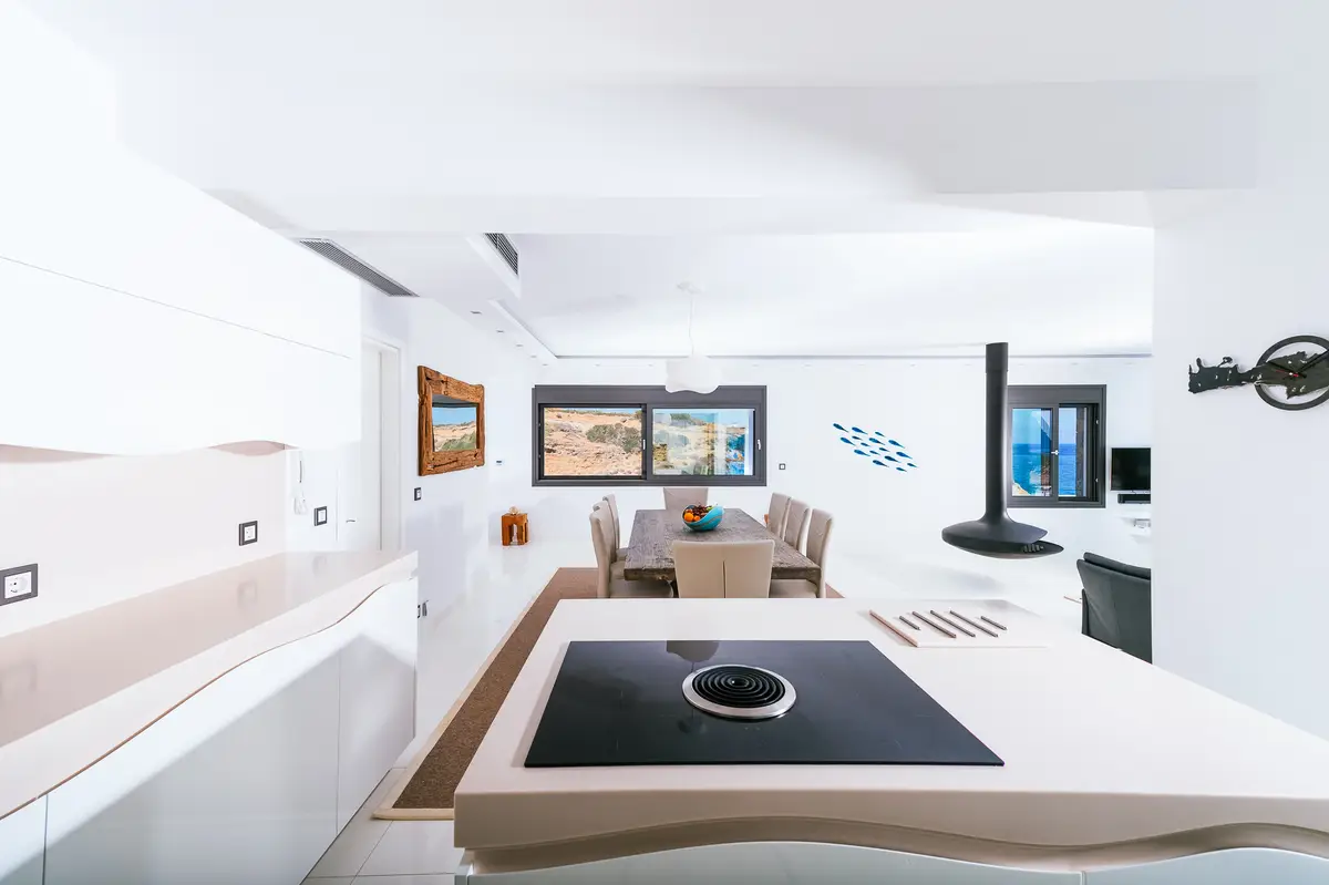 Luxury Seafront Villa. Ideal for Groups, Families, Friends, Workshops