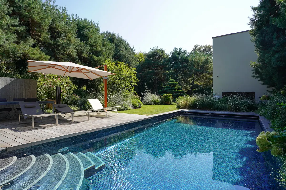 The Townhouse, triplex avec jardin et piscine avec vue lac 