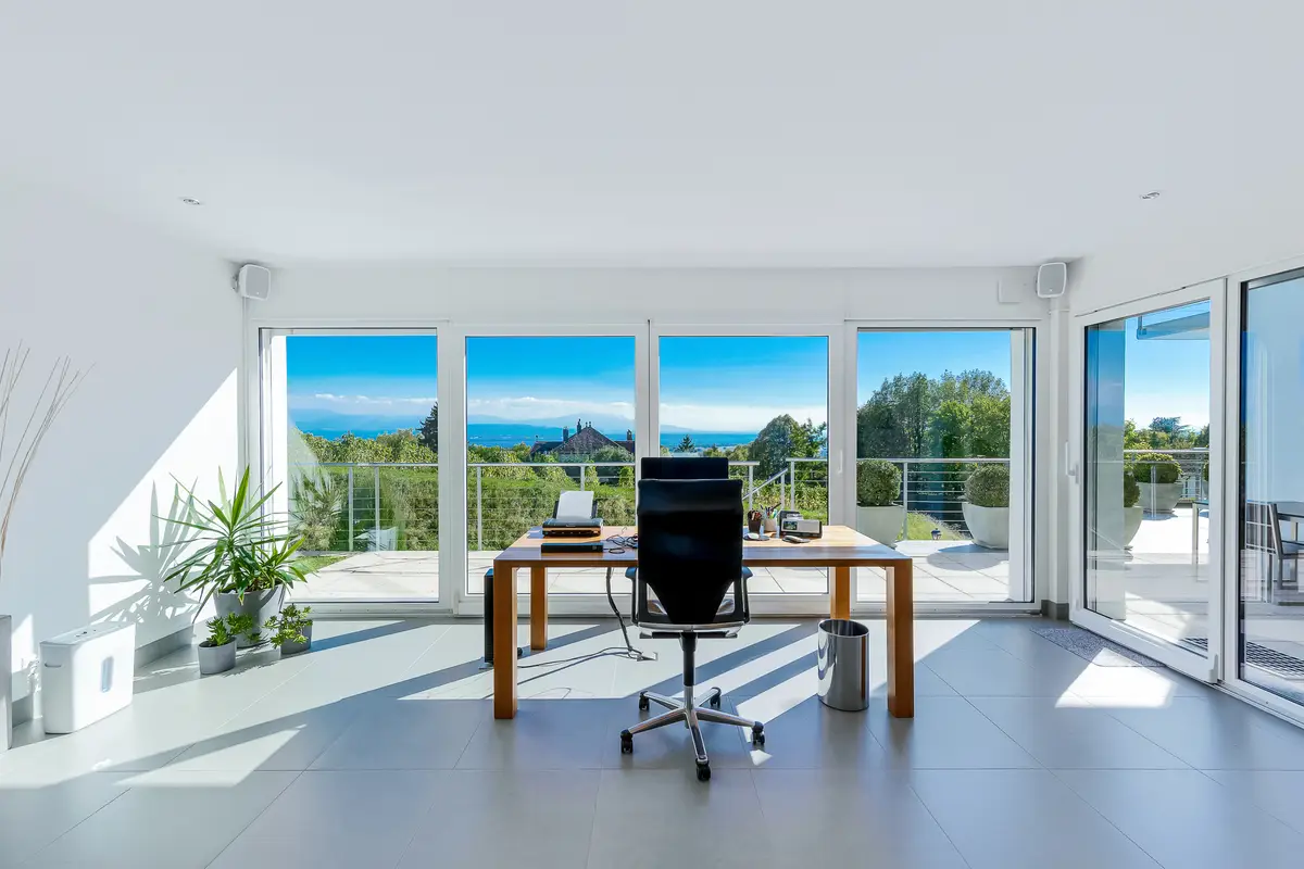 Très belle propriété avec splendide vue sur le lac et le Mt-Blanc!