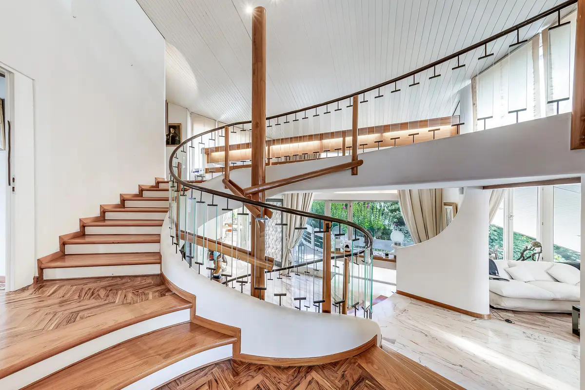 Villa d’architecte avec vue dégagée sur le lac