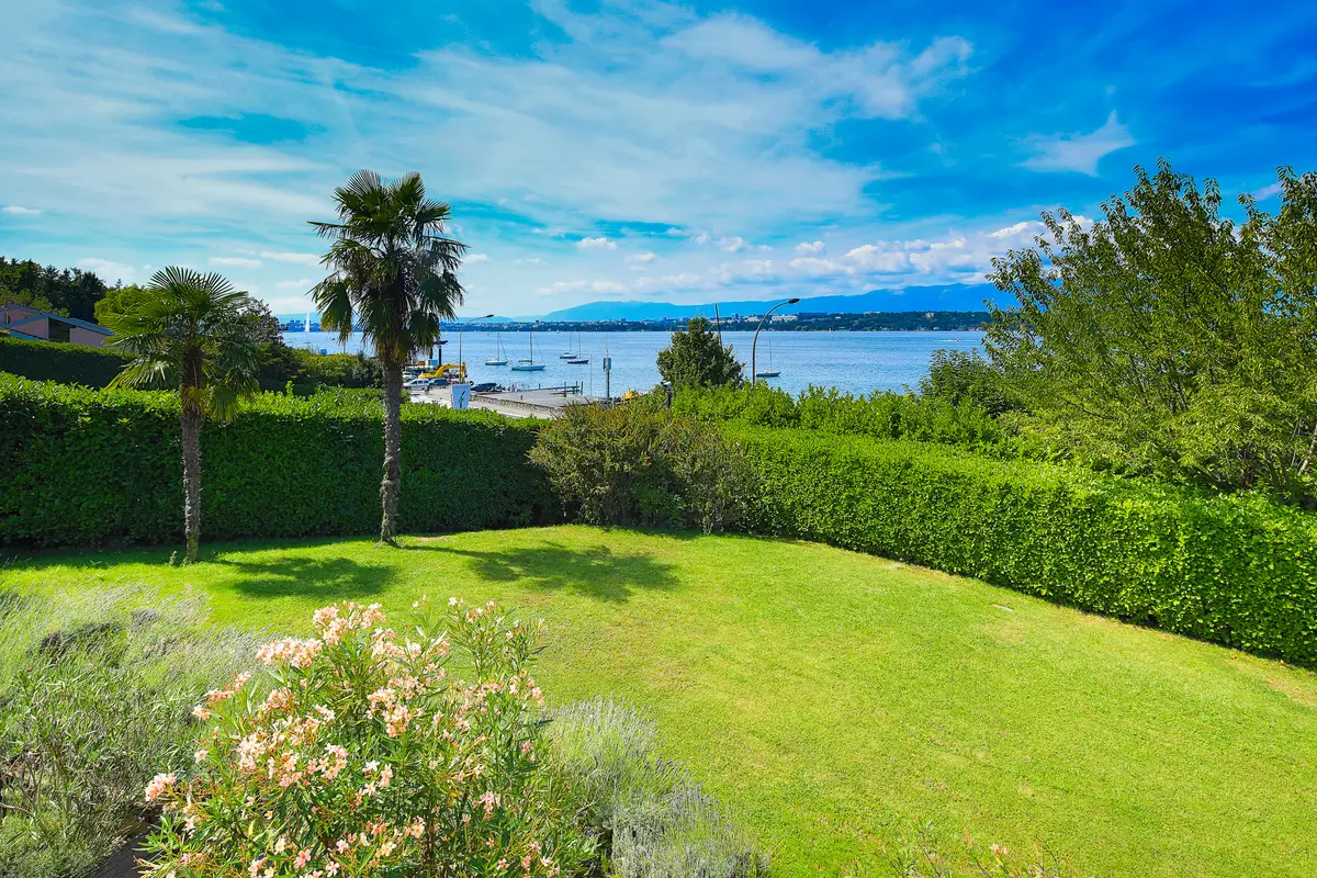 Villa d’architecte avec vue dégagée sur le lac