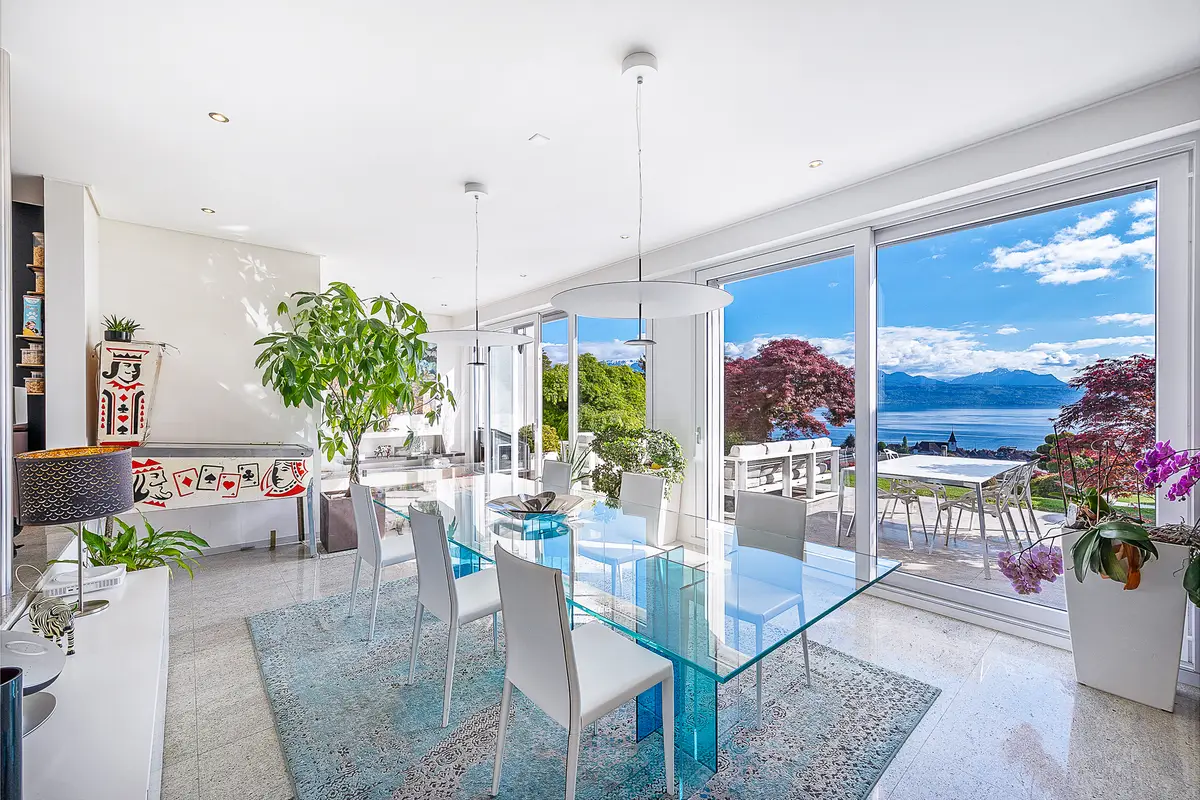 Appartement contemporain de 5,5 pièces avec vue imprenable sur le lac et piscine privative
